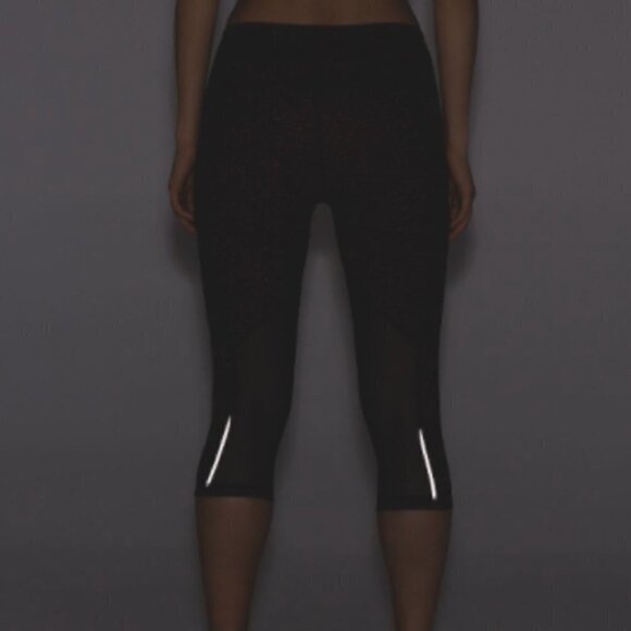 Lululemon Outrun 17" Crop Shatter Weave Dust Coral - Picture 4 of 13